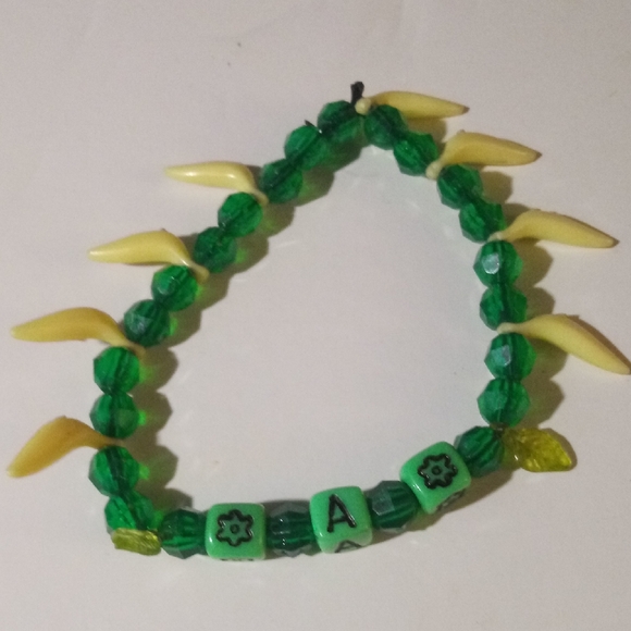 Banana Green and Yellow Kids/teen/adult Beaded Bracelet - Stretchable fit - Picture 1 of 2